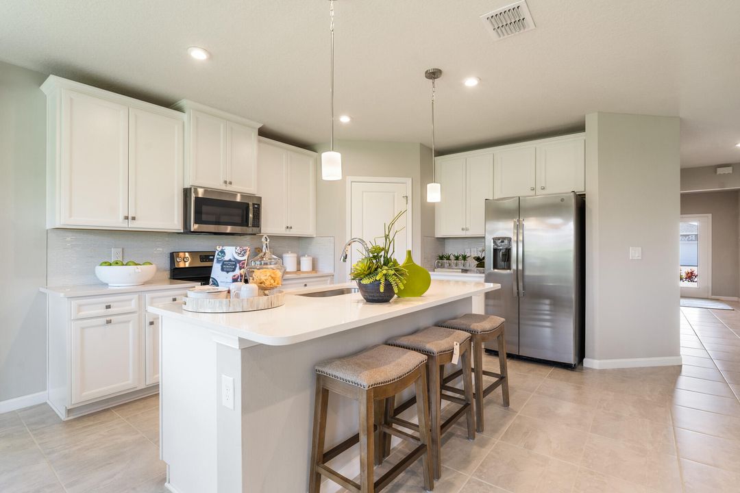 Activo con contrato: $415,000 (3 camas, 2 baños, 1823 Pies cuadrados)