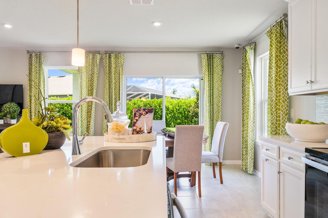 Activo con contrato: $415,000 (3 camas, 2 baños, 1823 Pies cuadrados)