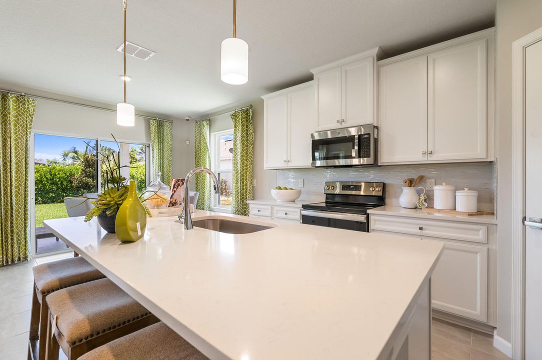 Activo con contrato: $415,000 (3 camas, 2 baños, 1823 Pies cuadrados)