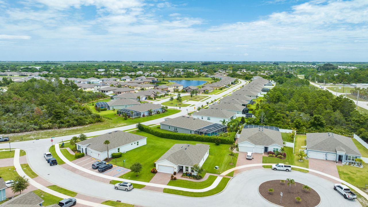 Activo con contrato: $415,000 (3 camas, 2 baños, 1823 Pies cuadrados)