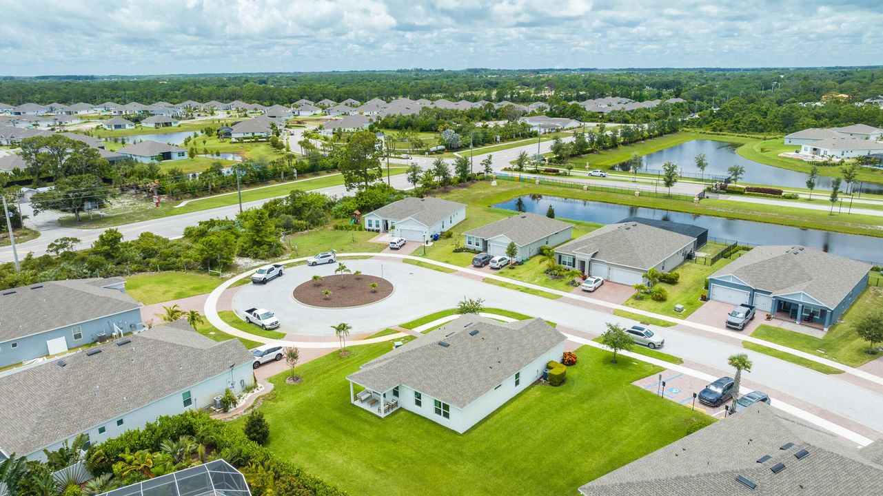 Activo con contrato: $415,000 (3 camas, 2 baños, 1823 Pies cuadrados)