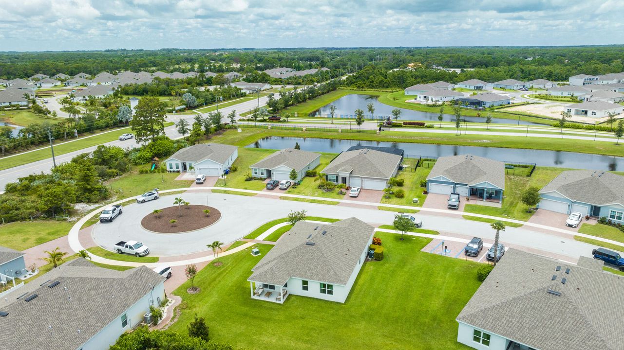 Activo con contrato: $415,000 (3 camas, 2 baños, 1823 Pies cuadrados)