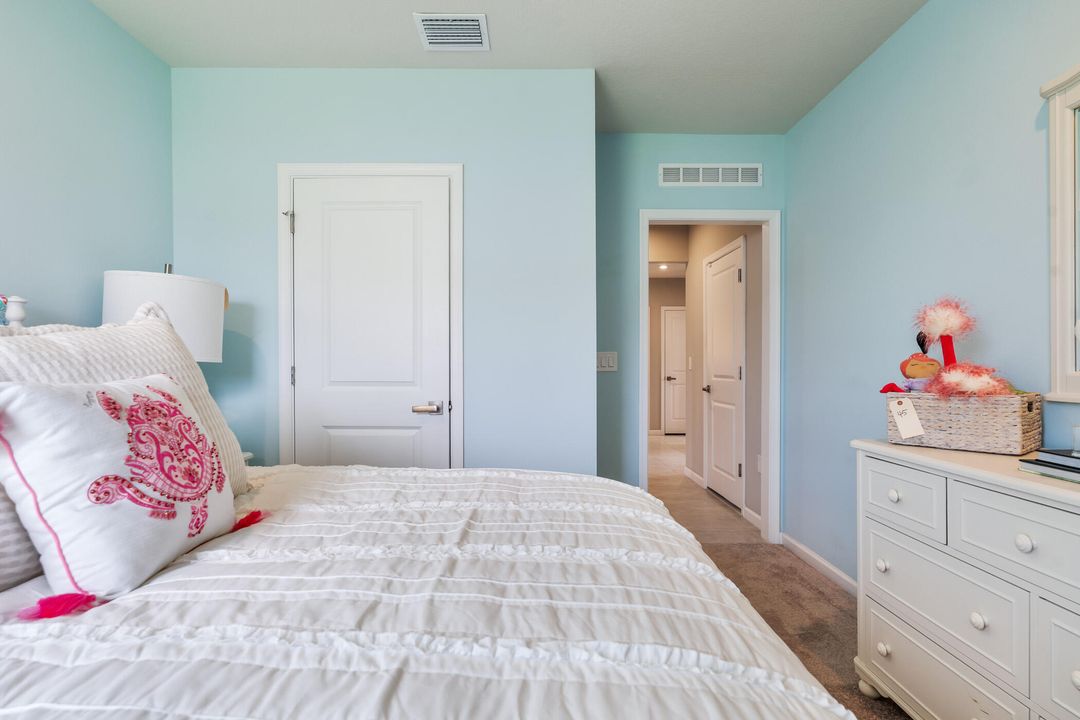 Activo con contrato: $415,000 (3 camas, 2 baños, 1823 Pies cuadrados)