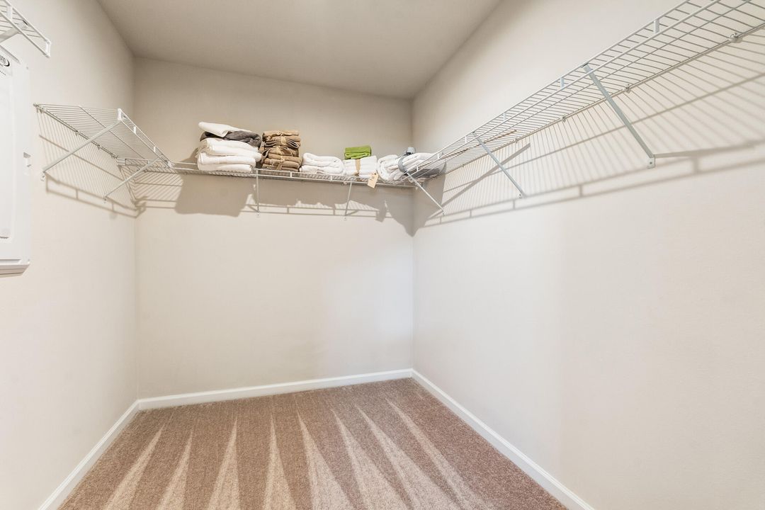 Activo con contrato: $415,000 (3 camas, 2 baños, 1823 Pies cuadrados)