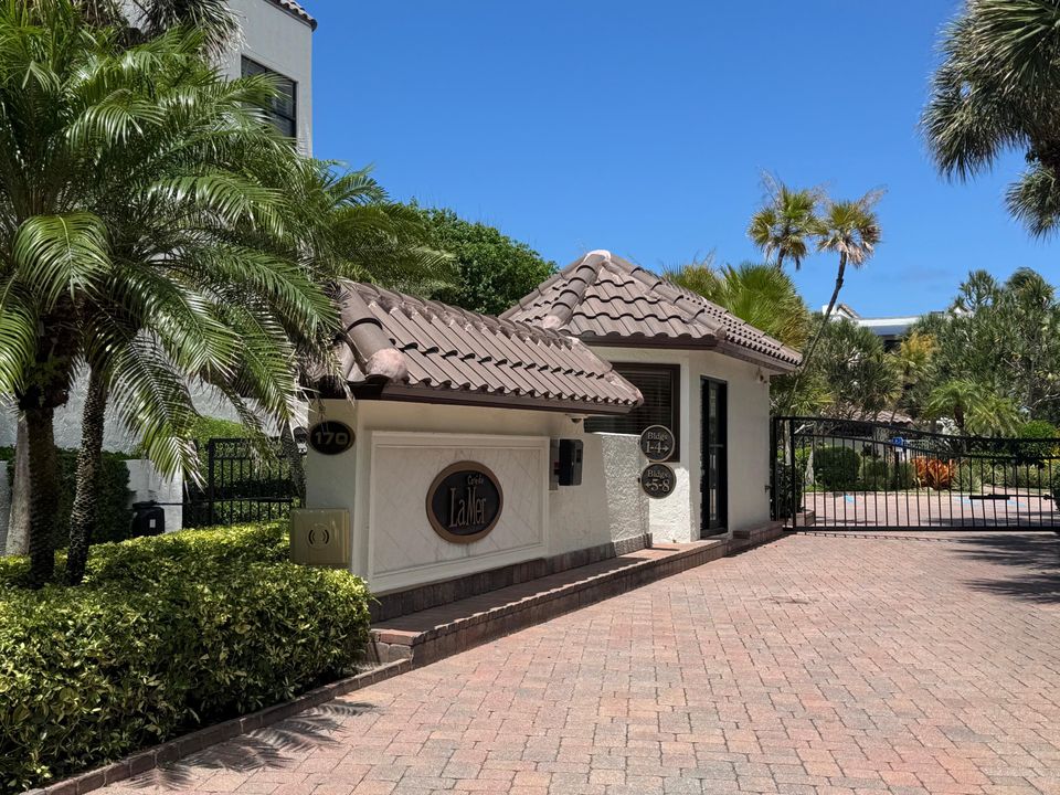 Active With Contract: $10,000 (3 beds, 2 baths, 2680 Square Feet)