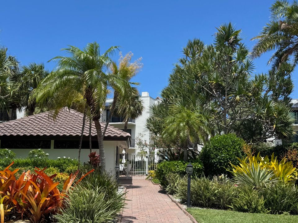 Active With Contract: $10,000 (3 beds, 2 baths, 2680 Square Feet)