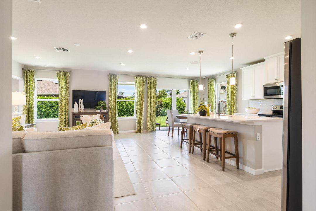 Activo con contrato: $415,000 (3 camas, 2 baños, 1823 Pies cuadrados)