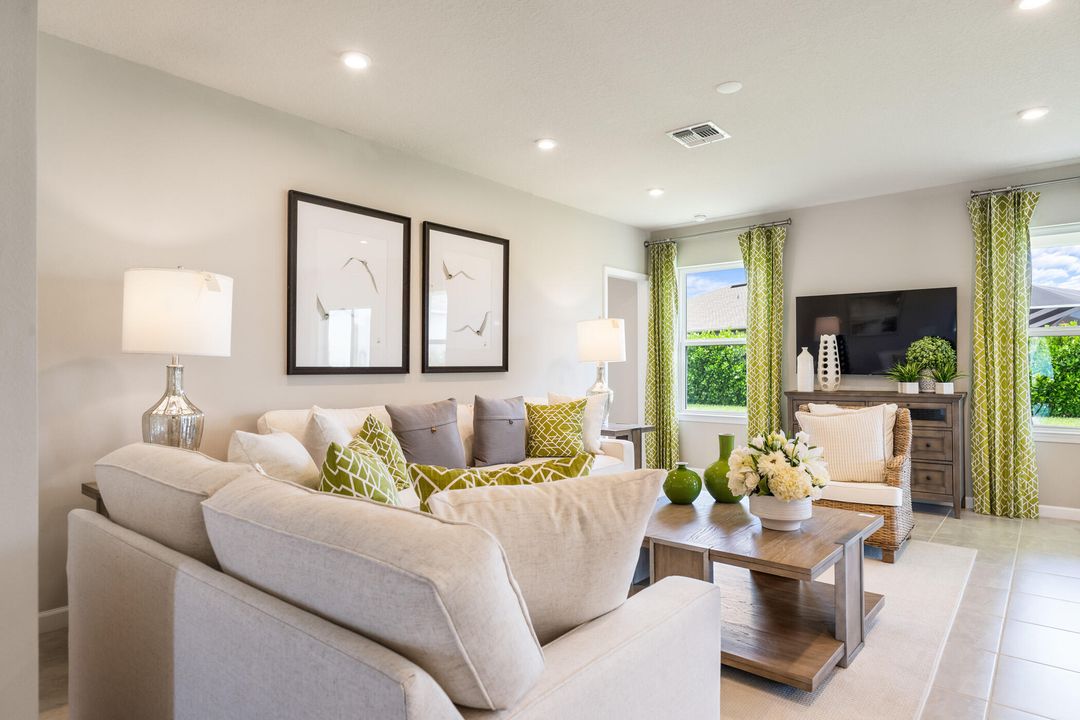 Activo con contrato: $415,000 (3 camas, 2 baños, 1823 Pies cuadrados)