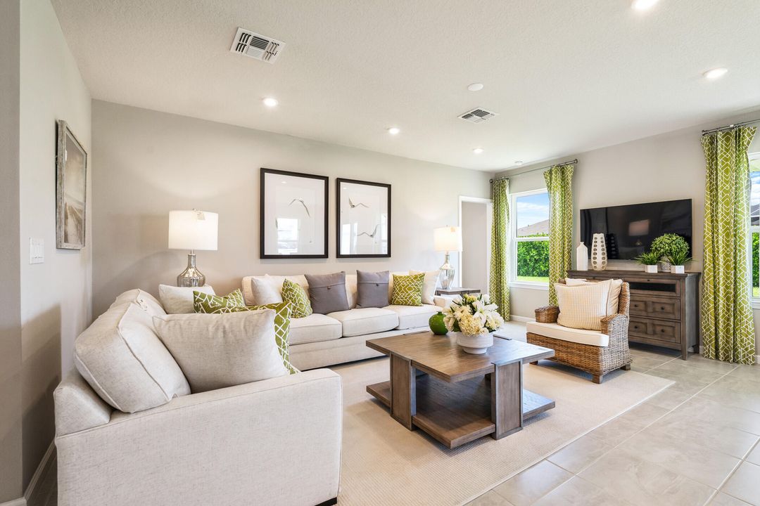 Activo con contrato: $415,000 (3 camas, 2 baños, 1823 Pies cuadrados)