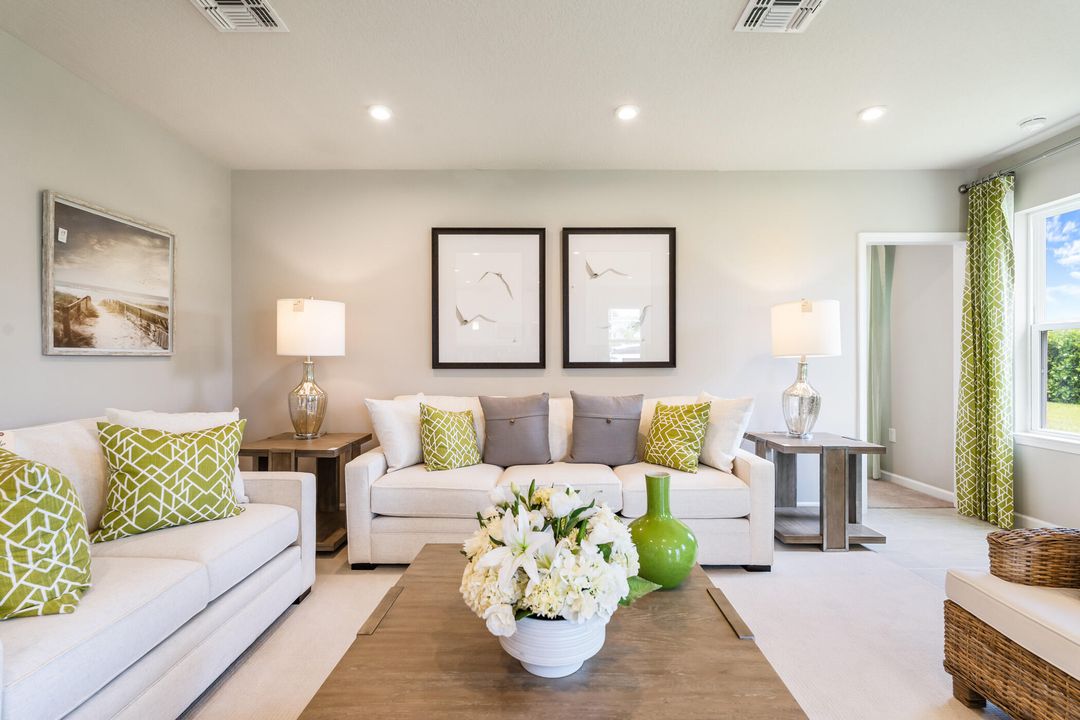 Activo con contrato: $415,000 (3 camas, 2 baños, 1823 Pies cuadrados)