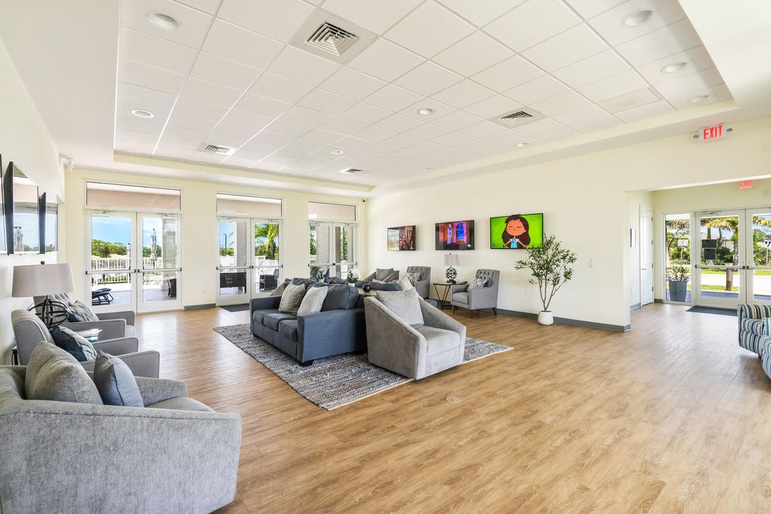 Activo con contrato: $415,000 (3 camas, 2 baños, 1823 Pies cuadrados)