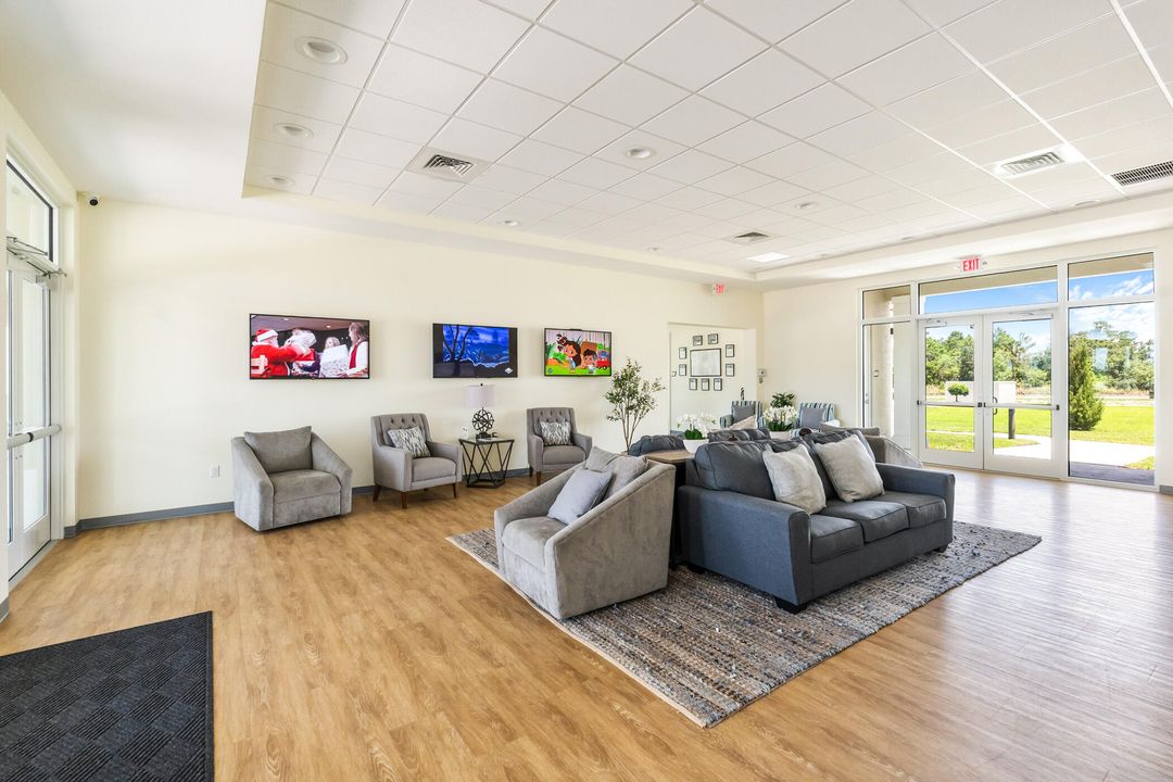 Activo con contrato: $415,000 (3 camas, 2 baños, 1823 Pies cuadrados)