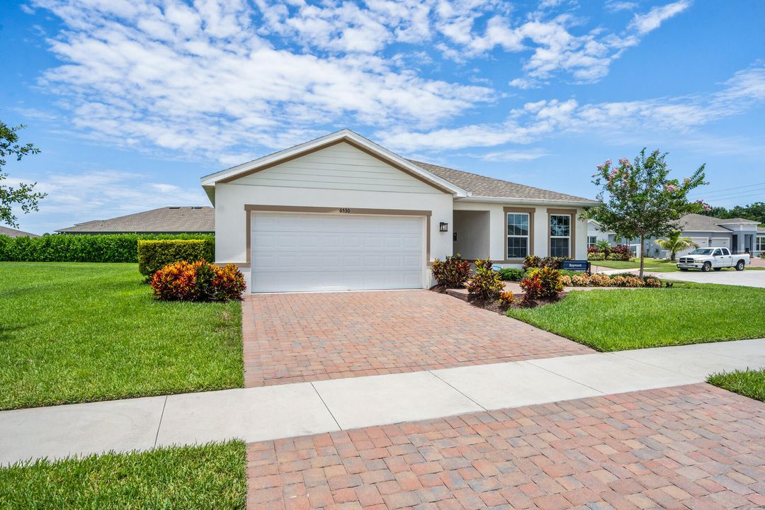 Activo con contrato: $415,000 (3 camas, 2 baños, 1823 Pies cuadrados)