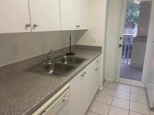 Под контрактом: $2,600 (2 спален, 2 ванн, 1101 Квадратных фут)