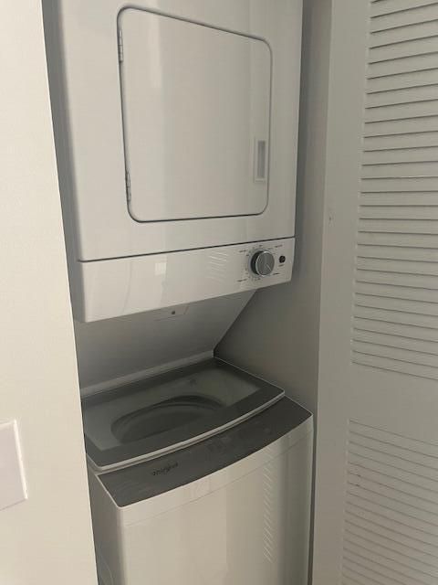 Под контрактом: $2,600 (2 спален, 2 ванн, 1101 Квадратных фут)