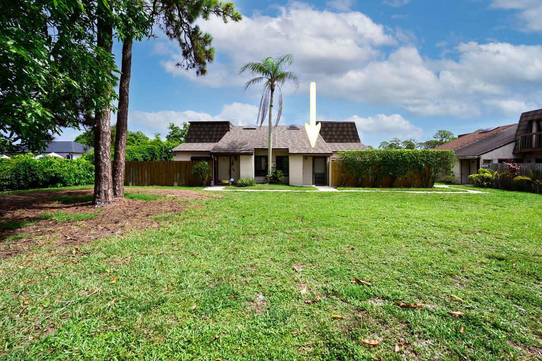 合同活跃: $269,000 (2 贝兹, 2 浴室, 1137 平方英尺)