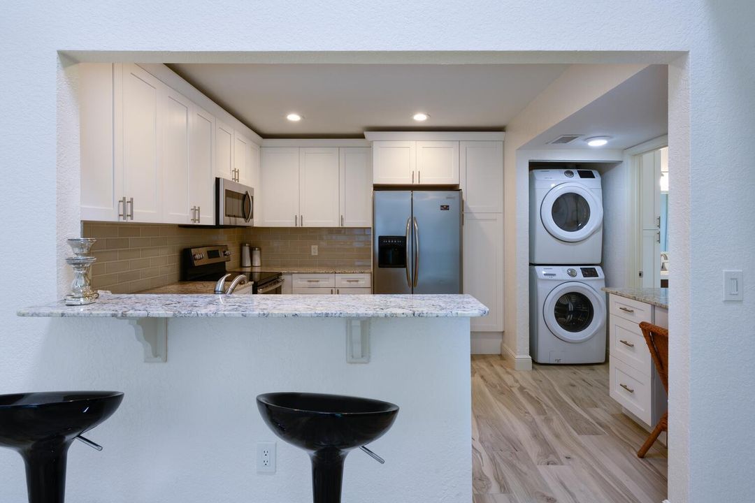 合同活跃: $269,000 (2 贝兹, 2 浴室, 1137 平方英尺)