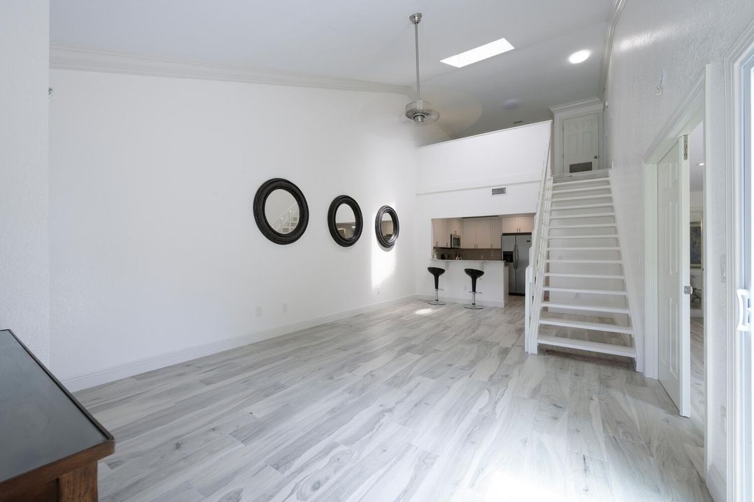 合同活跃: $269,000 (2 贝兹, 2 浴室, 1137 平方英尺)