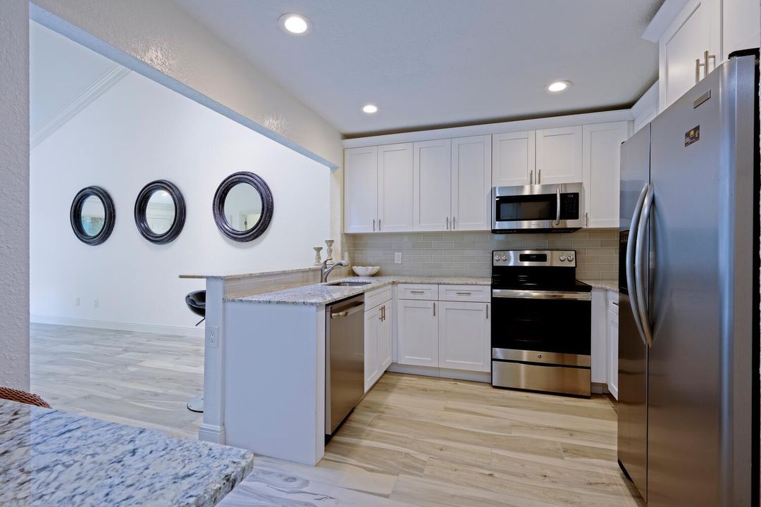 合同活跃: $269,000 (2 贝兹, 2 浴室, 1137 平方英尺)