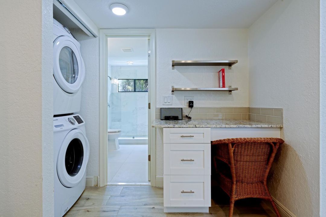 合同活跃: $269,000 (2 贝兹, 2 浴室, 1137 平方英尺)