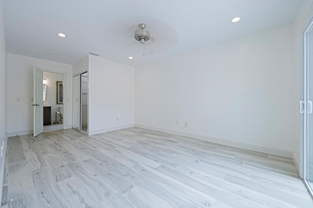 合同活跃: $269,000 (2 贝兹, 2 浴室, 1137 平方英尺)