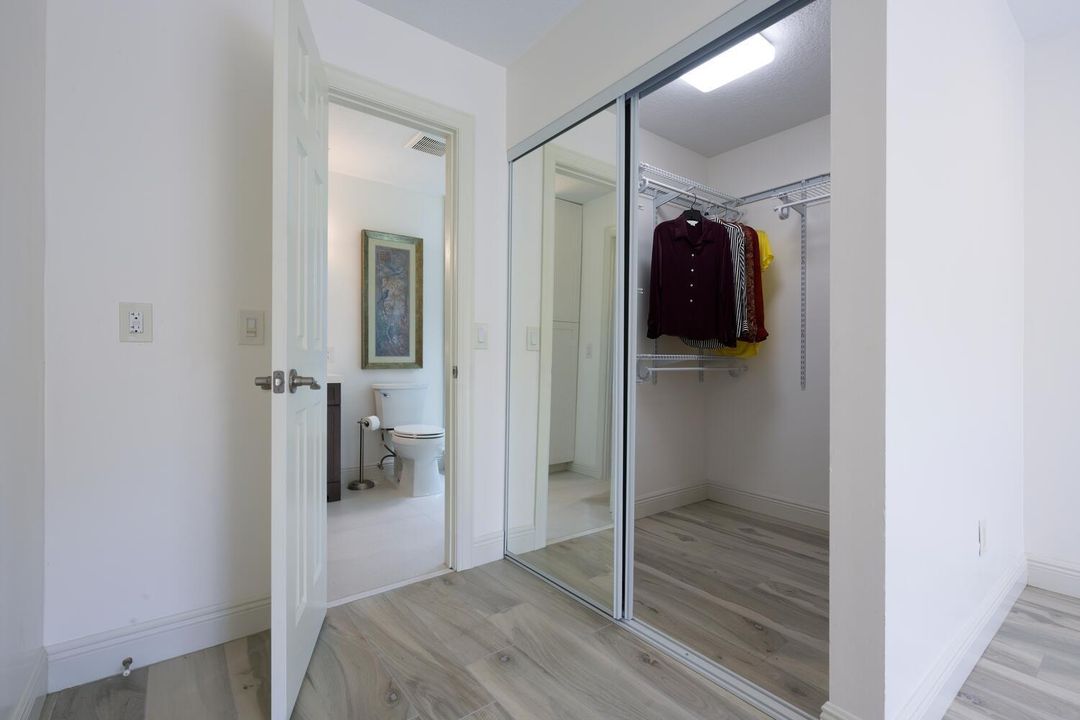 合同活跃: $269,000 (2 贝兹, 2 浴室, 1137 平方英尺)