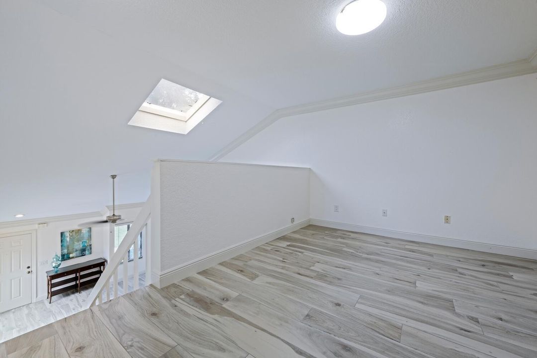 合同活跃: $269,000 (2 贝兹, 2 浴室, 1137 平方英尺)