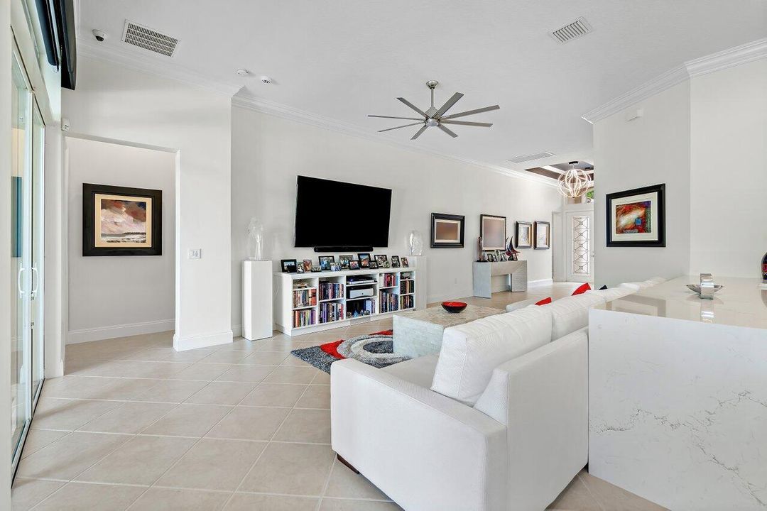 En Venta: $759,990 (3 camas, 2 baños, 2229 Pies cuadrados)