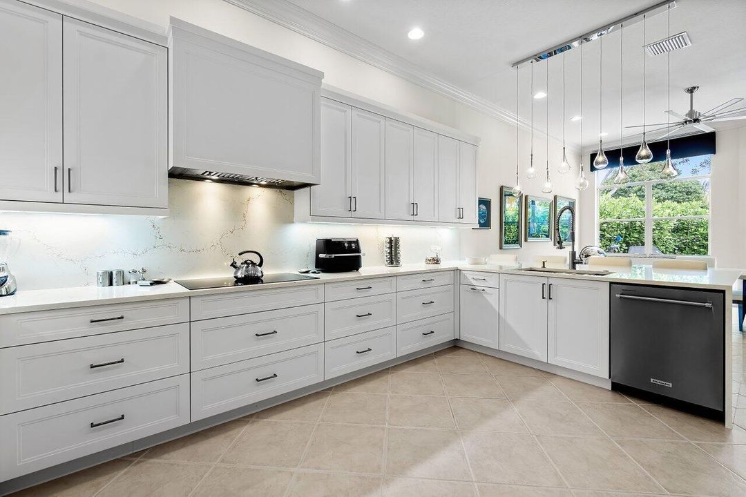 En Venta: $759,990 (3 camas, 2 baños, 2229 Pies cuadrados)