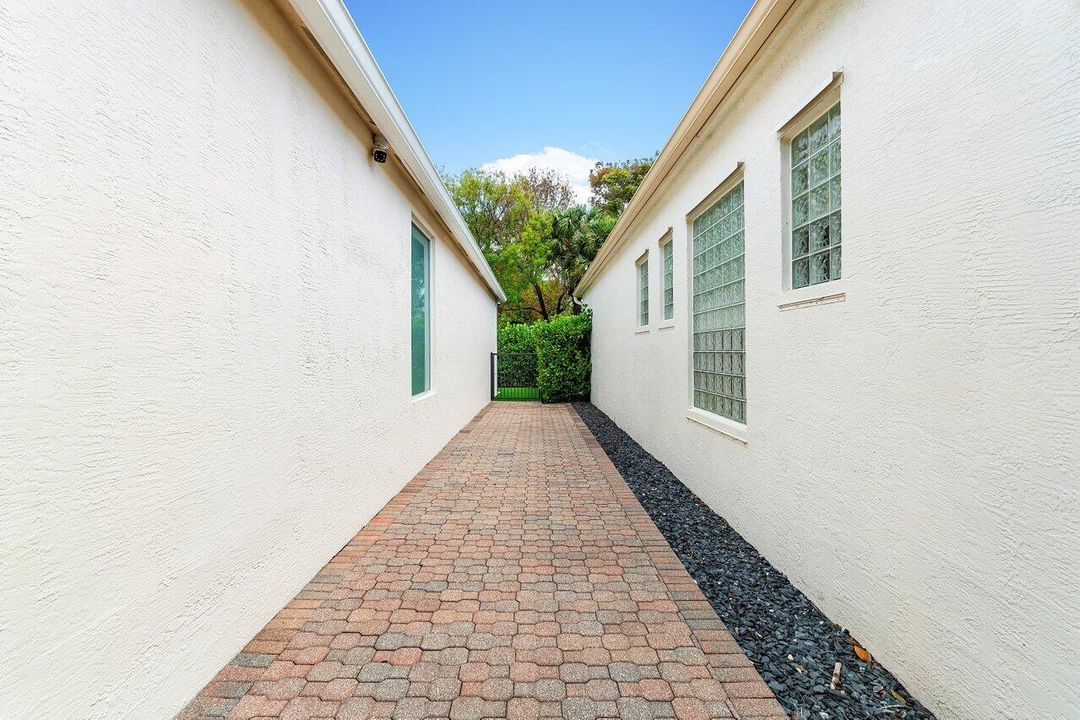 En Venta: $759,990 (3 camas, 2 baños, 2229 Pies cuadrados)
