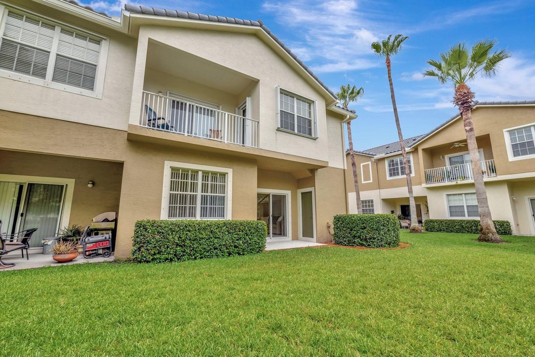 合同活跃: $265,000 (3 贝兹, 2 浴室, 1210 平方英尺)