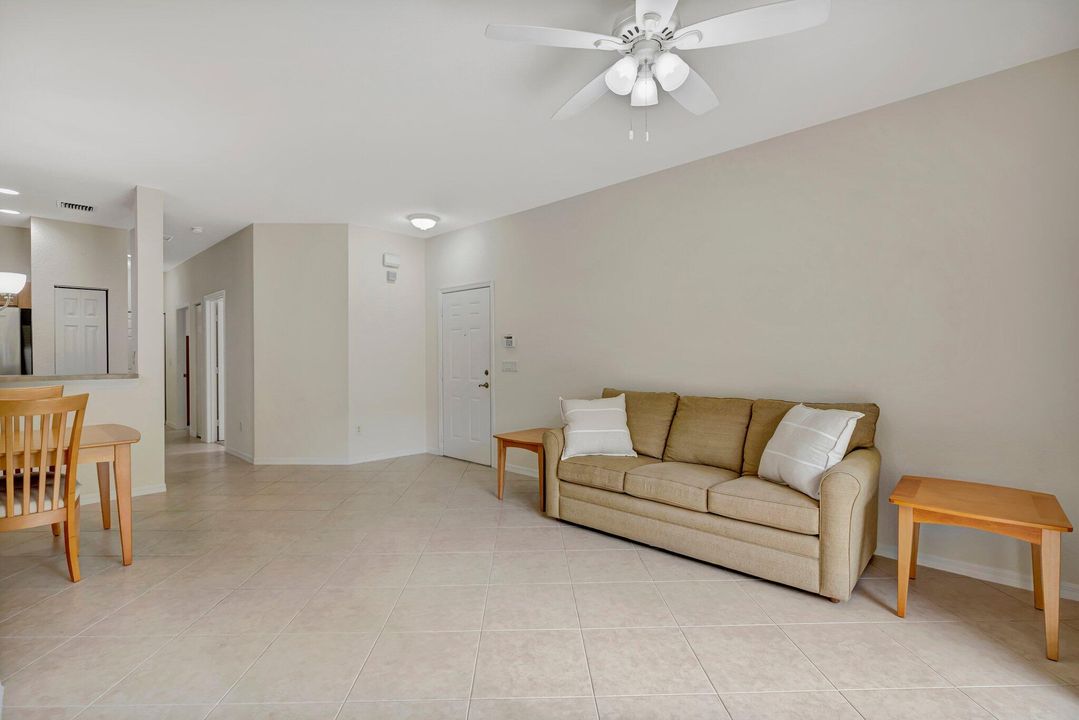 合同活跃: $265,000 (3 贝兹, 2 浴室, 1210 平方英尺)