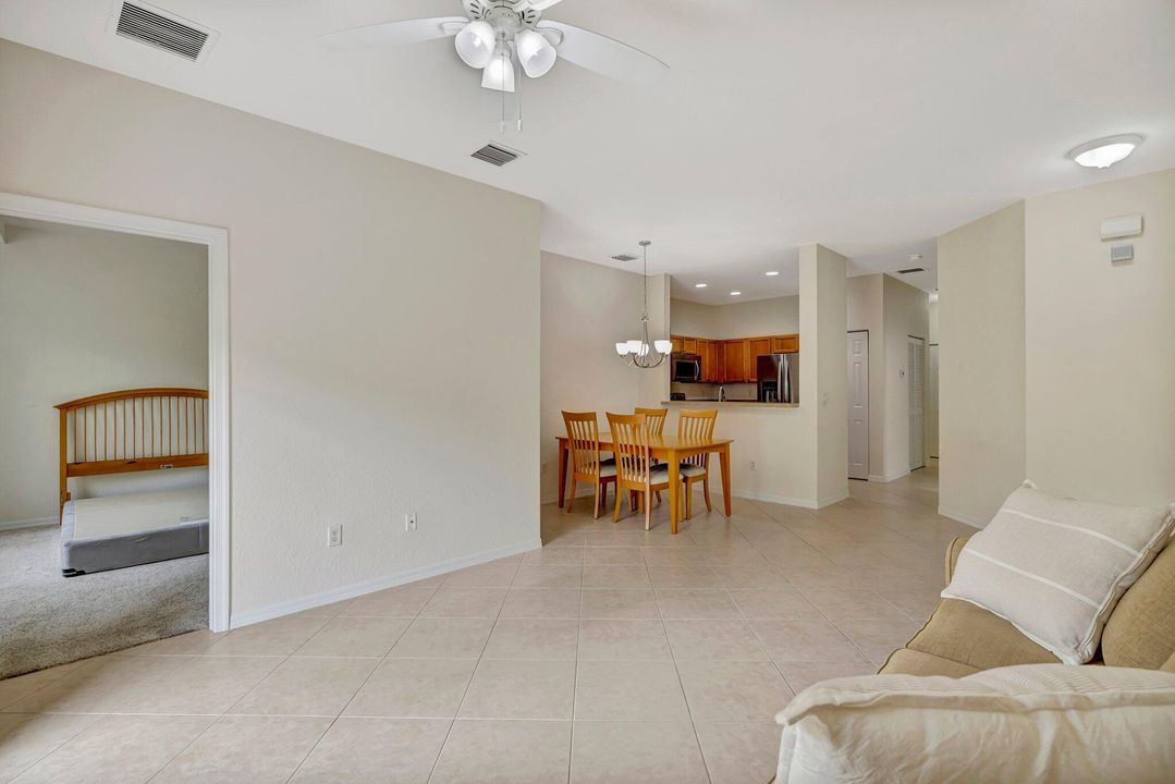 合同活跃: $265,000 (3 贝兹, 2 浴室, 1210 平方英尺)