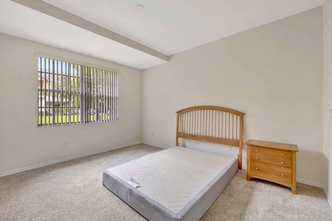 合同活跃: $265,000 (3 贝兹, 2 浴室, 1210 平方英尺)