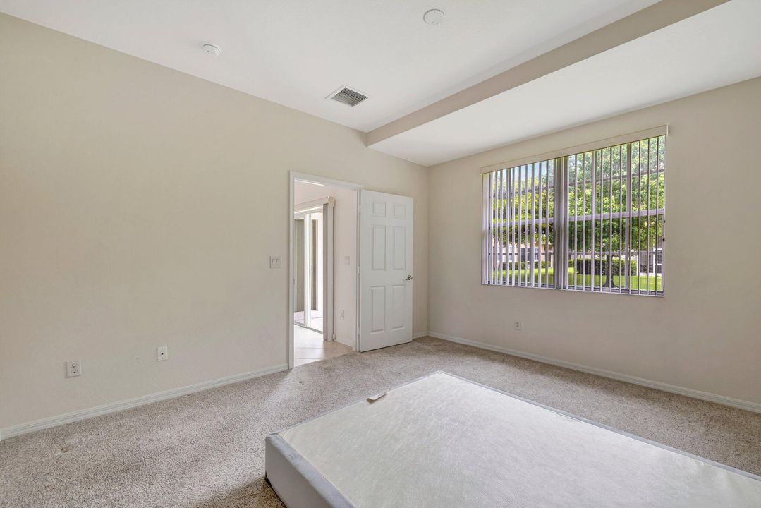 合同活跃: $265,000 (3 贝兹, 2 浴室, 1210 平方英尺)