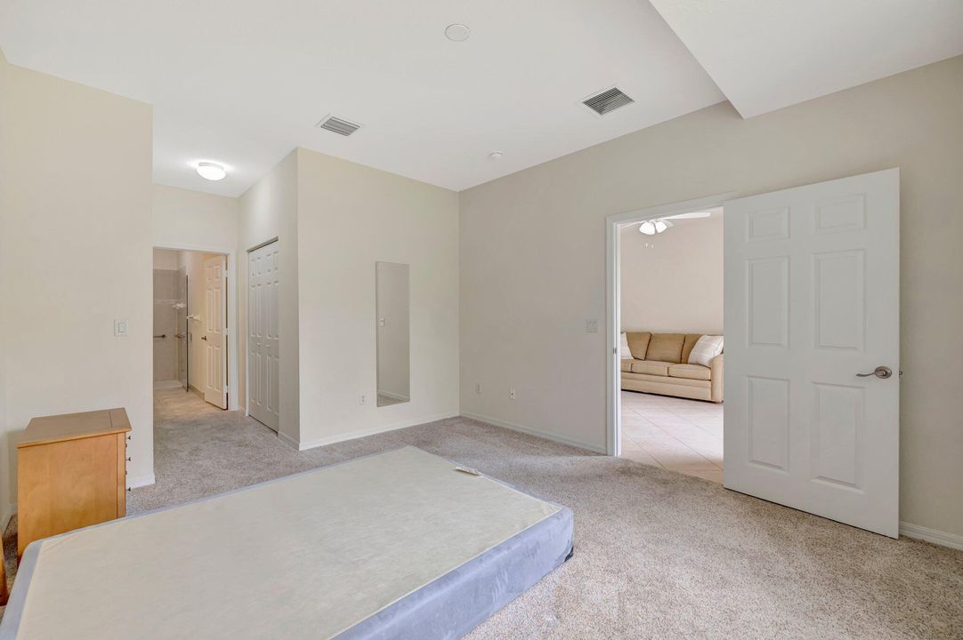 合同活跃: $265,000 (3 贝兹, 2 浴室, 1210 平方英尺)