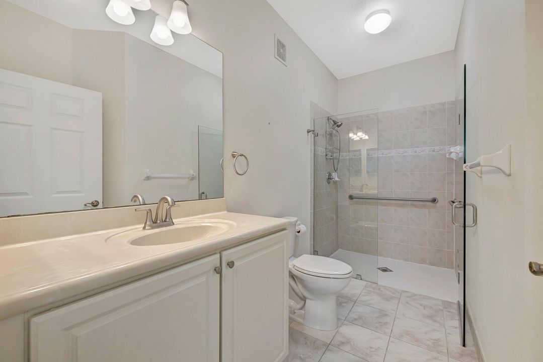 合同活跃: $265,000 (3 贝兹, 2 浴室, 1210 平方英尺)