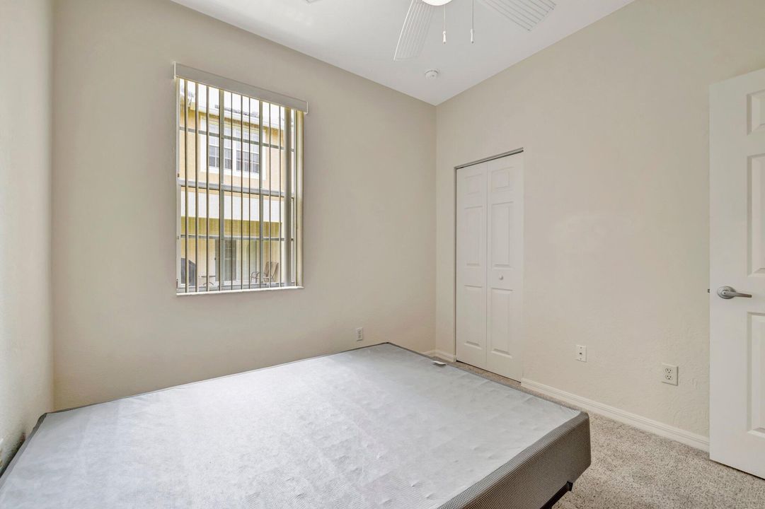 合同活跃: $265,000 (3 贝兹, 2 浴室, 1210 平方英尺)