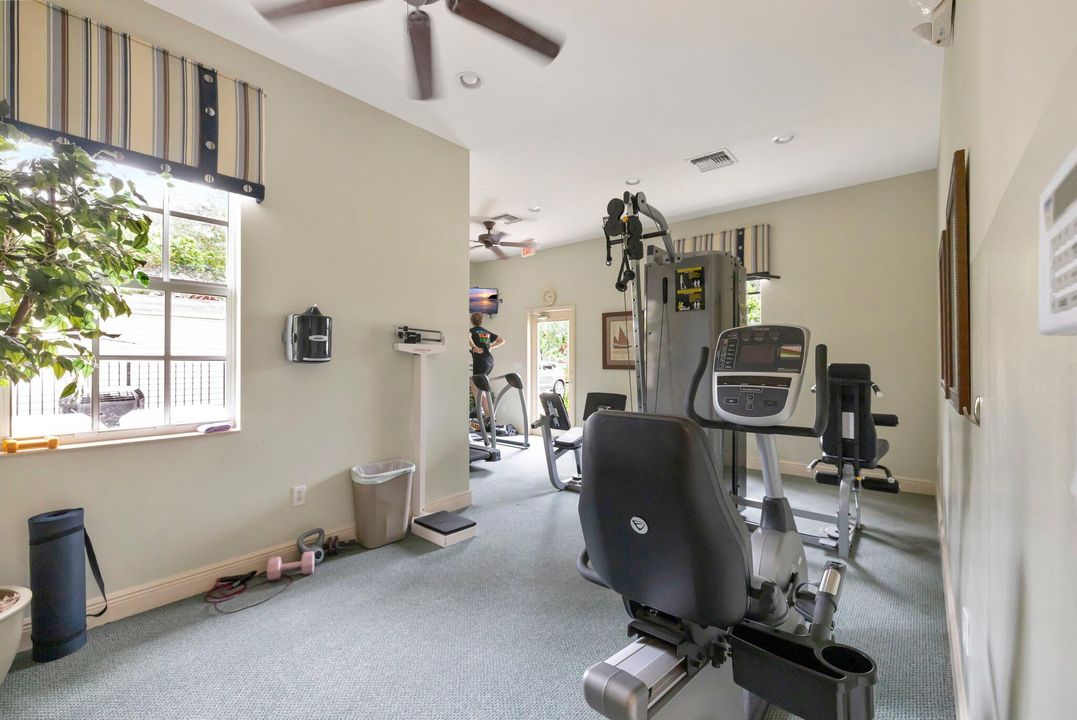 合同活跃: $265,000 (3 贝兹, 2 浴室, 1210 平方英尺)