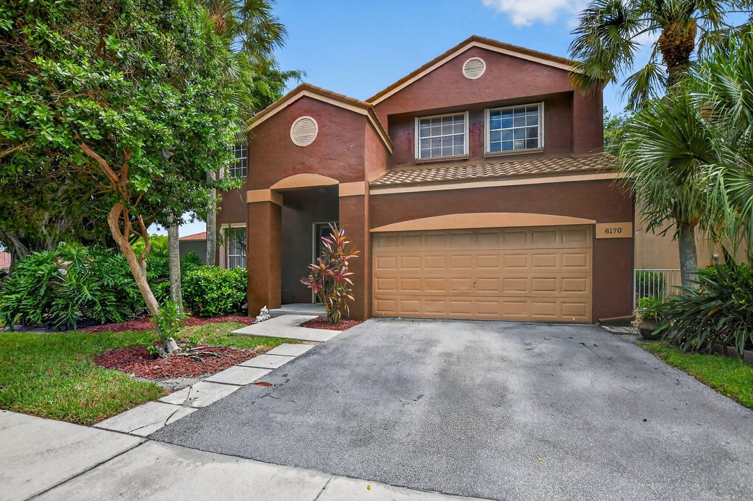 Recently Sold: $650,000 (5 beds, 2 baths, 2826 Square Feet)
