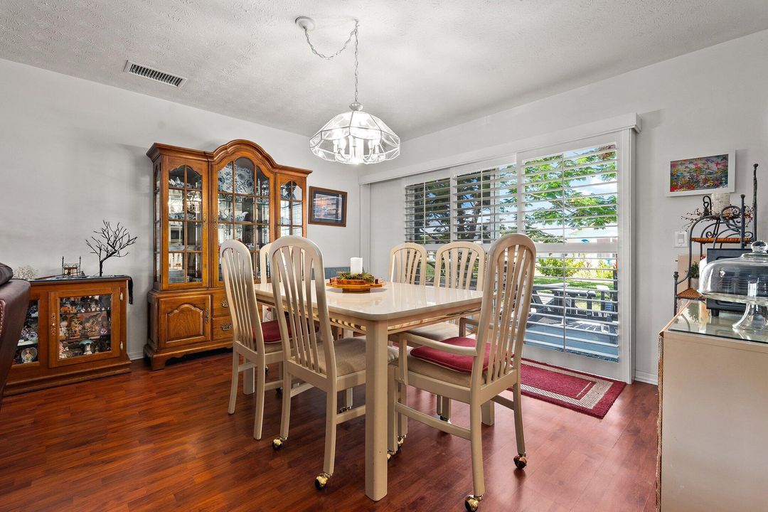 待售: $149,900 (2 贝兹, 2 浴室, 1135 平方英尺)