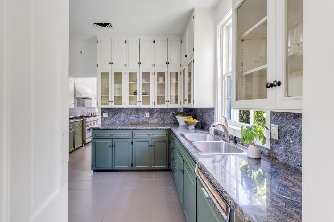 For Sale: $18,900,000 (5 beds, 5 baths, 4237 Square Feet)