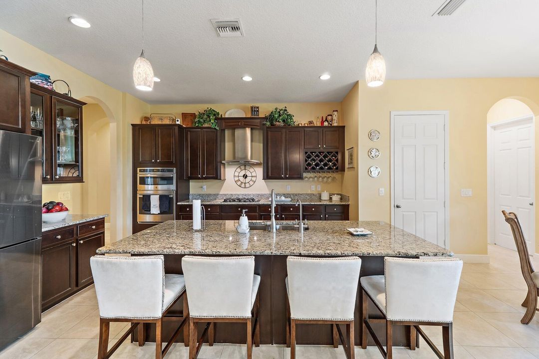 На продажу: $690,000 (4 спален, 3 ванн, 2980 Квадратных фут)