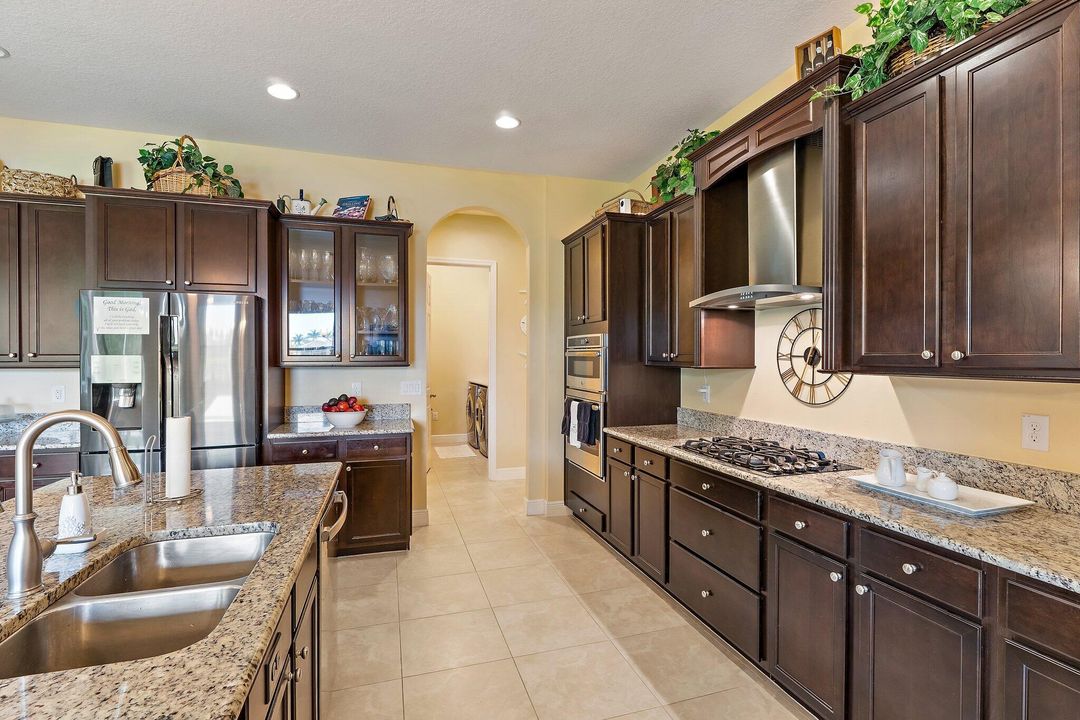 На продажу: $690,000 (4 спален, 3 ванн, 2980 Квадратных фут)