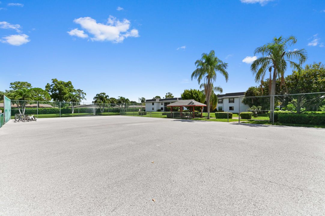 Active With Contract: $260,000 (4 beds, 3 baths, 1508 Square Feet)