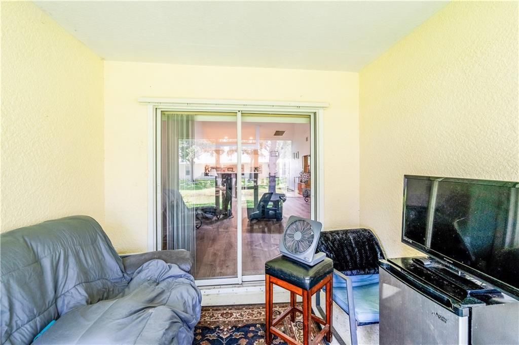 На продажу: $245,000 (2 спален, 2 ванн, 1379 Квадратных фут)