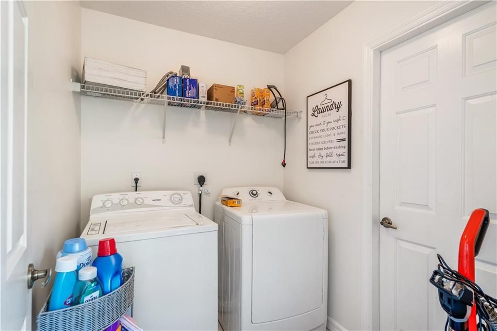 На продажу: $245,000 (2 спален, 2 ванн, 1379 Квадратных фут)