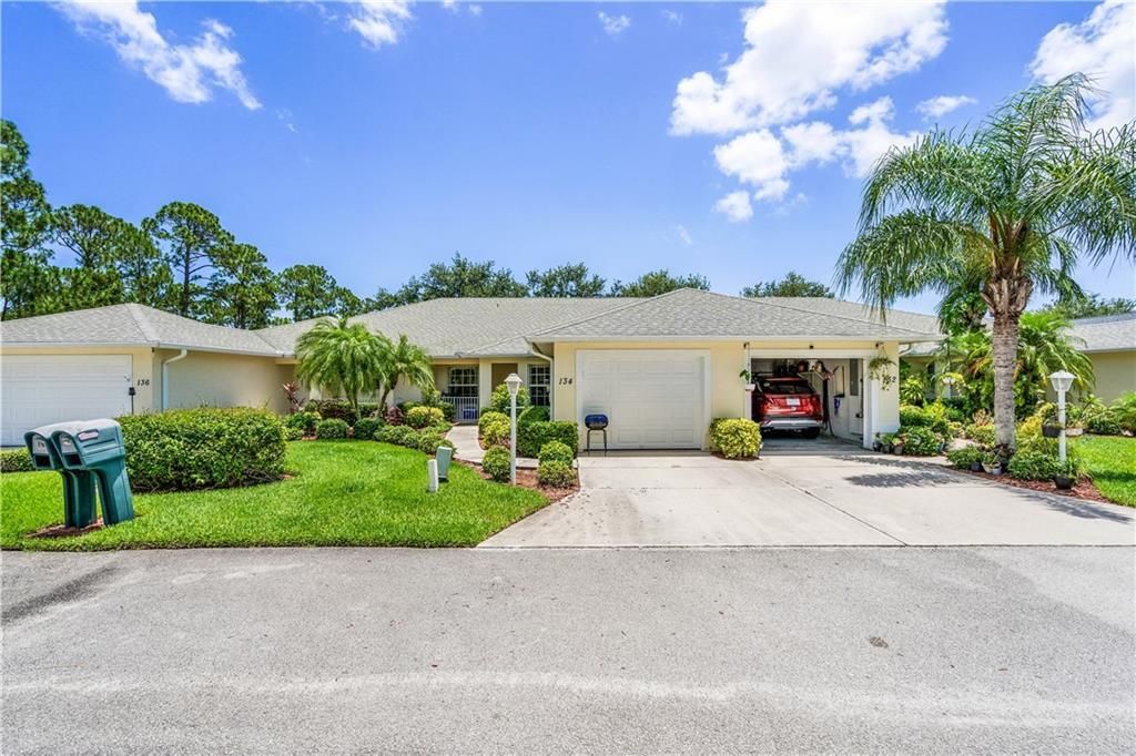 На продажу: $245,000 (2 спален, 2 ванн, 1379 Квадратных фут)