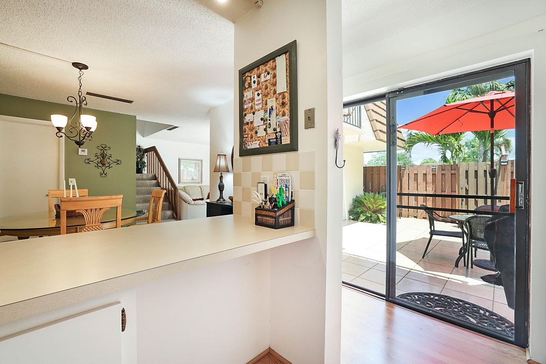 Под контрактом: $5,000 (2 спален, 2 ванн, 1470 Квадратных фут)