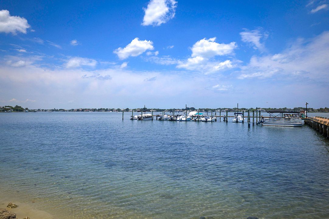 Под контрактом: $5,000 (2 спален, 2 ванн, 1470 Квадратных фут)